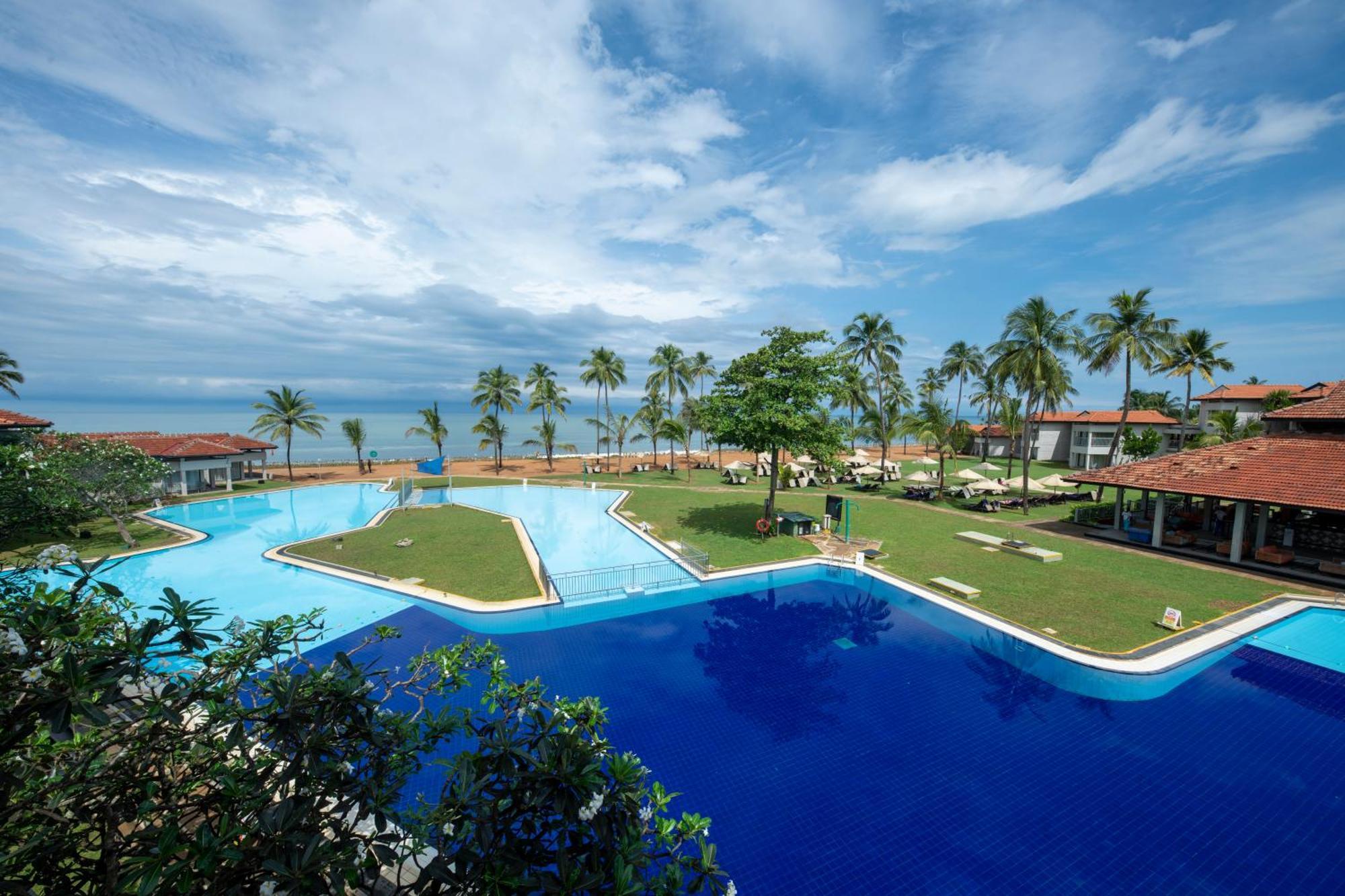 Club Hotel Dolphin Негомбо Экстерьер фото